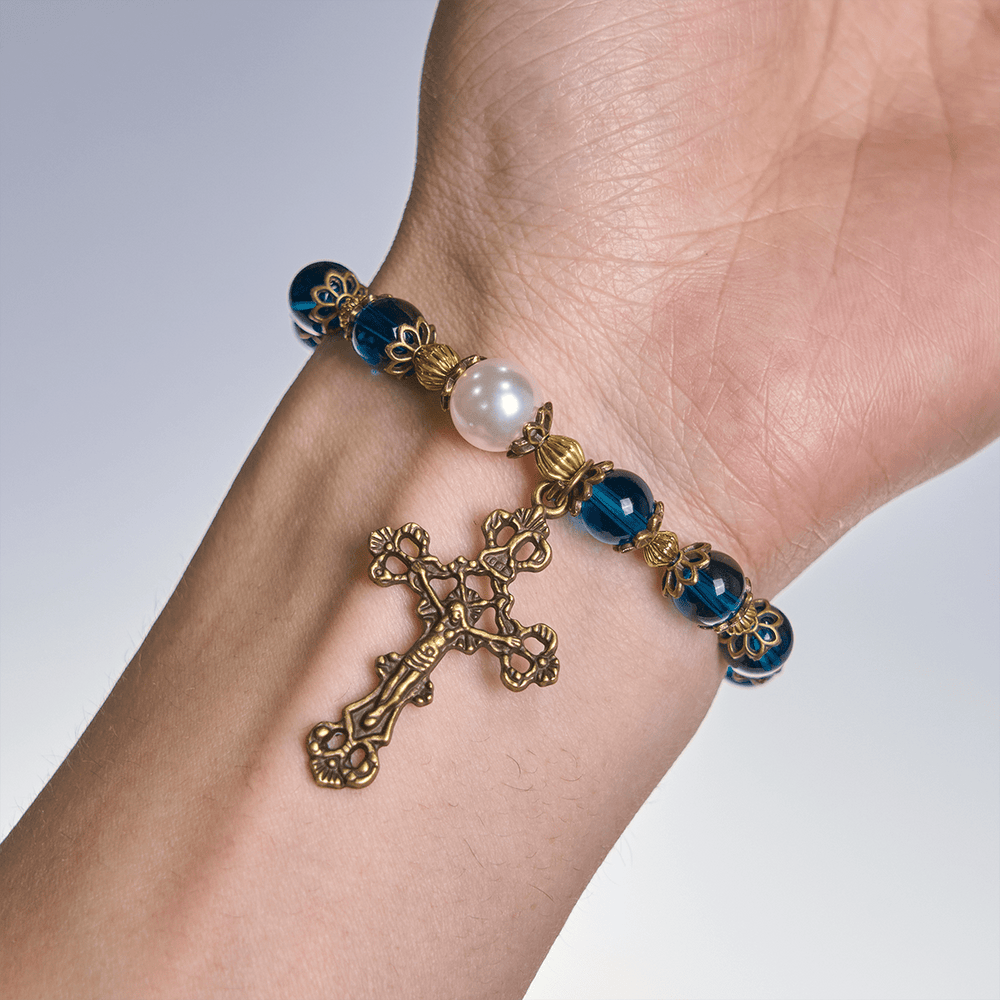 Braccialetti di perline blu lucide spirituali Christianartworkshop con crocifisso sacro in ottone - image 1