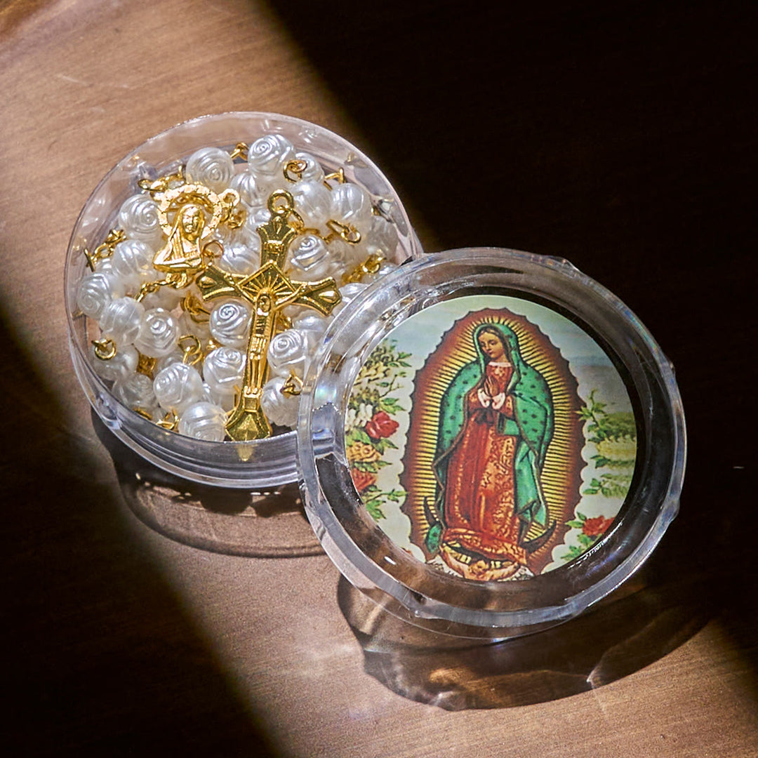 Christianartworkshop Elegante rosario devozionale con perline di rosa bianca e scatola della Madonna per benedizioni - image 4