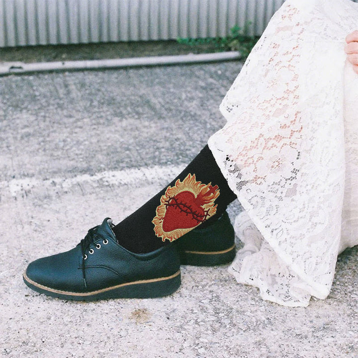 Calzini unisex della fede del Sacro Cuore Christianartworkshop che irradiano amore e protezione spirituale - image 2