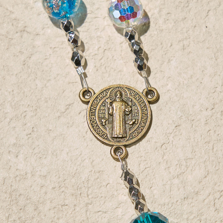 Christianartworkshop FEDE IN PREGHIERA: Elegante rosario di San Benedetto con grani lucenti e carta regalo - image 9