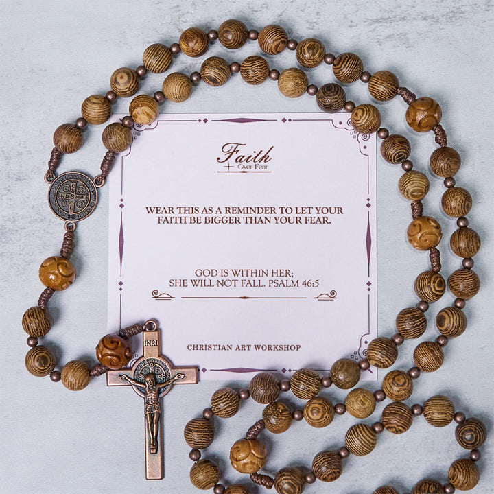 Christianartworkshop FEDE IN PREGHIERA: Rosario divino in legno d'ulivo con medaglia di San Benedetto e crocifisso - LA FEDE SULLA PAURA - image 1