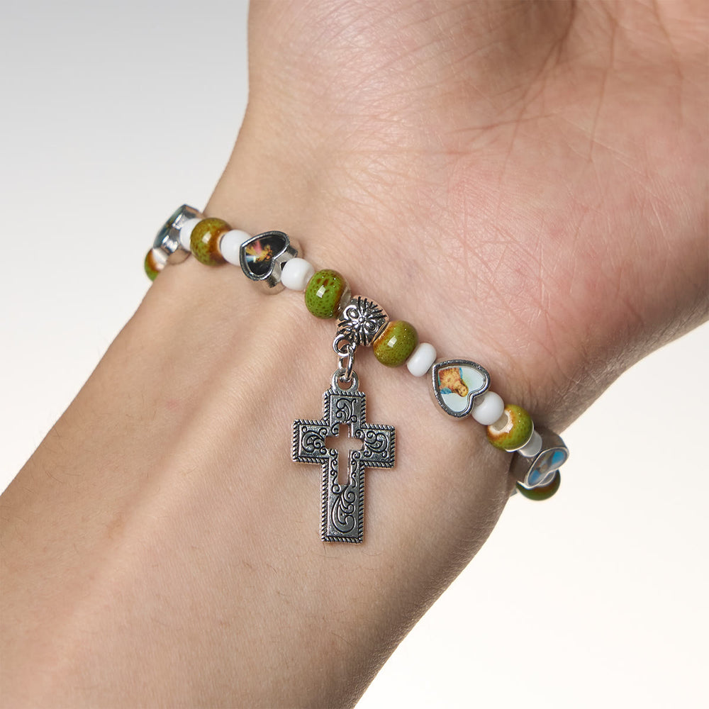 Christianartworkshop Braccialetti di perline di vetro e ceramica colorate con ciondoli a forma di croce e cuore di santi - image 1