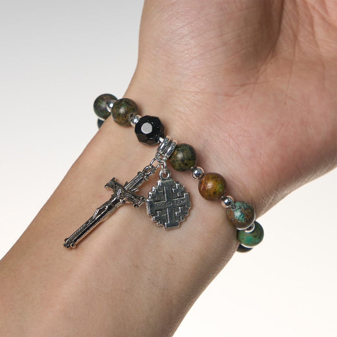 Braccialetti ispirati al rosario spirituale e terroso Christianartworkshop con crocifisso e croce di Gerusalemme - image 1