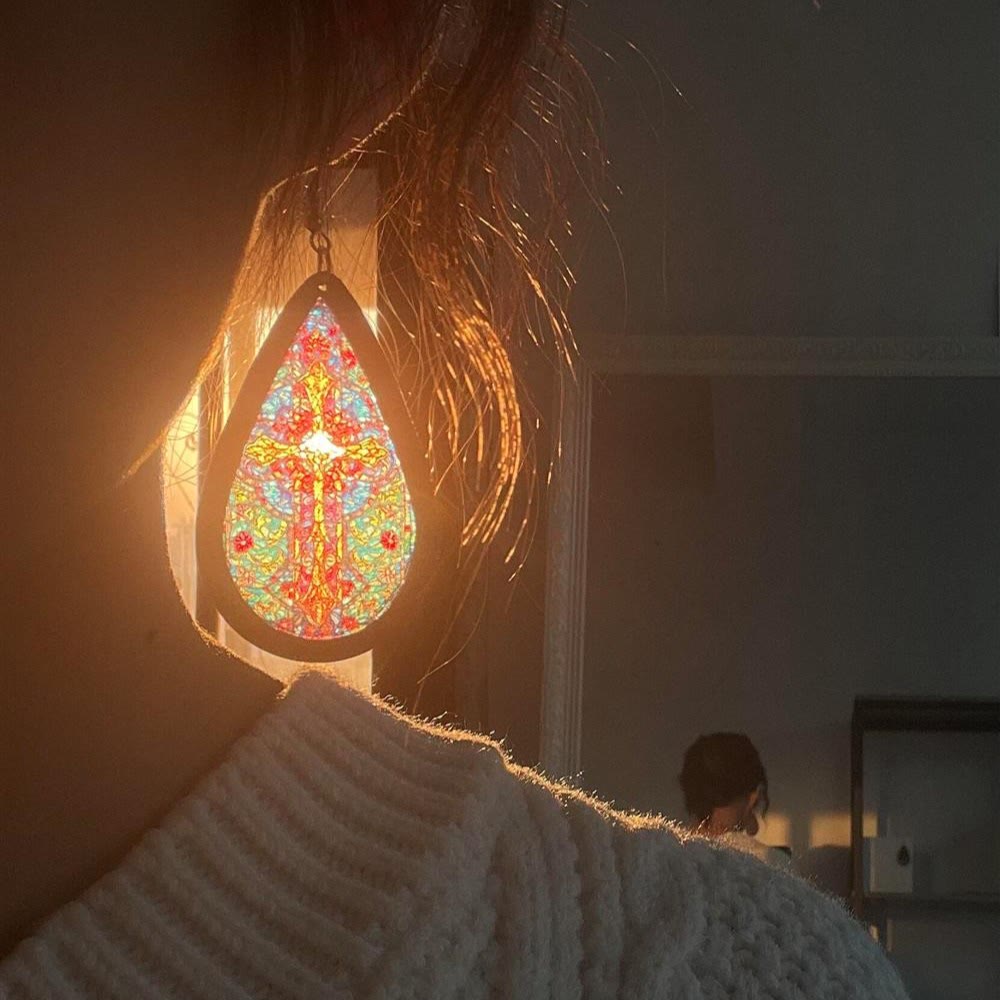 Christianartworkshop Orecchini a goccia Glorious Grace ispirati all'arte colorata delle vetrate delle chiese - UN - image 0