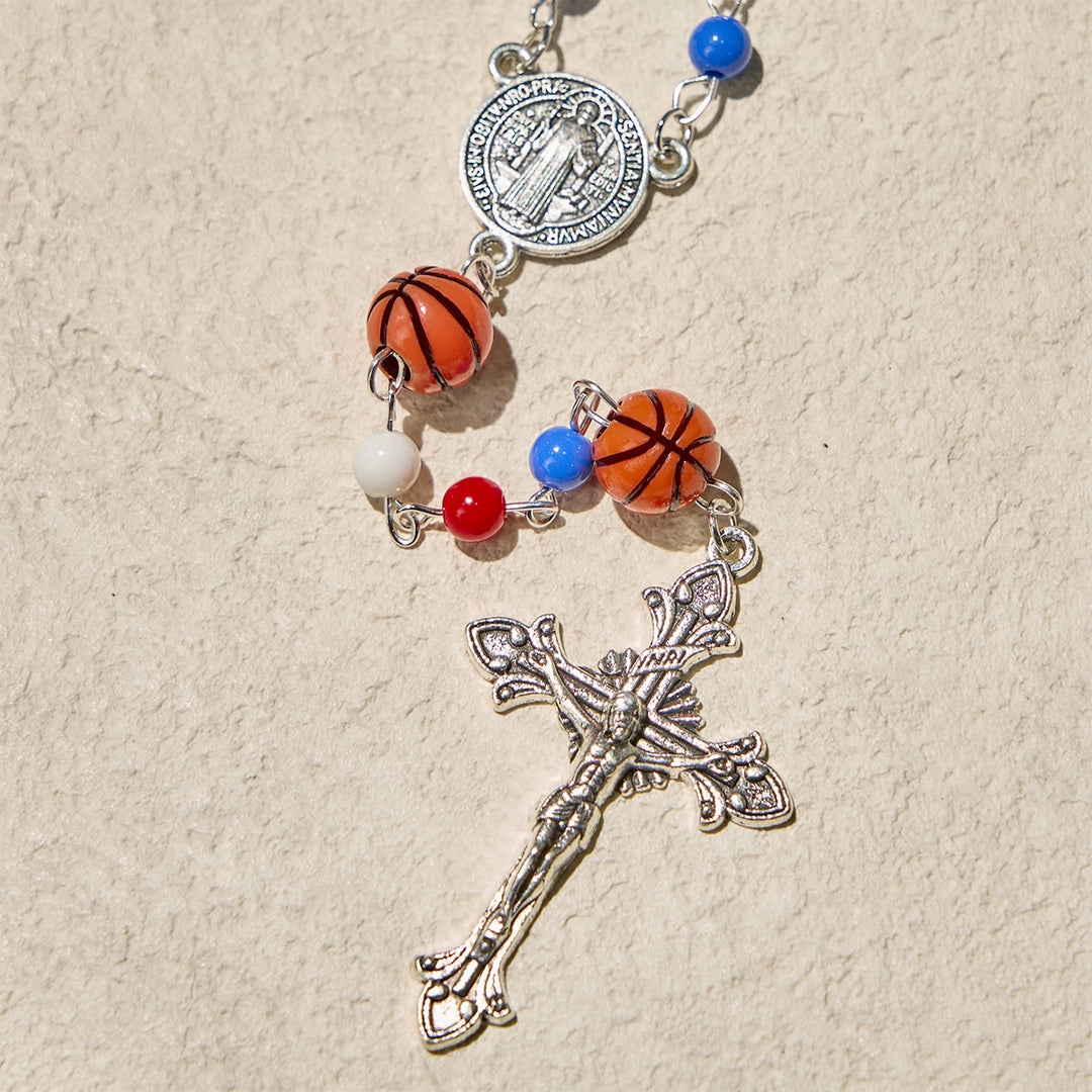 Perline ispirate al basket patriottico di Christianartworkshop con rosario di San Benedetto per la fede sportiva - image 6