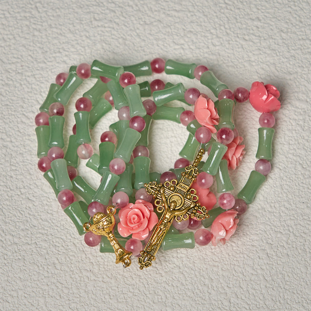 Christianartworkshop Rosario in bambù pacifico e fiori rosa con crocifisso e calice sacro - image 7