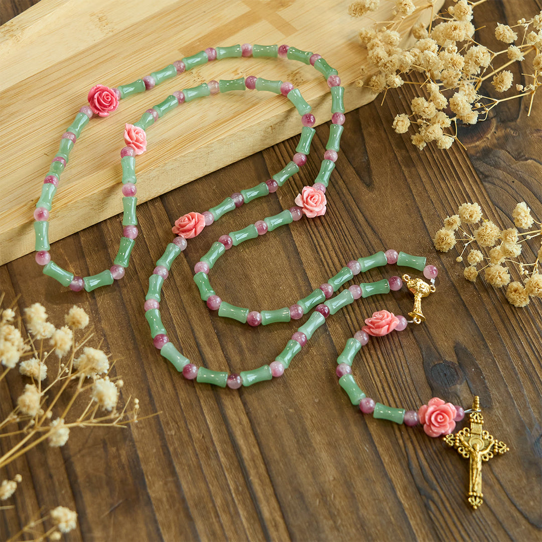 Christianartworkshop Rosario in bambù pacifico e fiori rosa con crocifisso e calice sacro - Santo Calice e Crocifisso - image 0