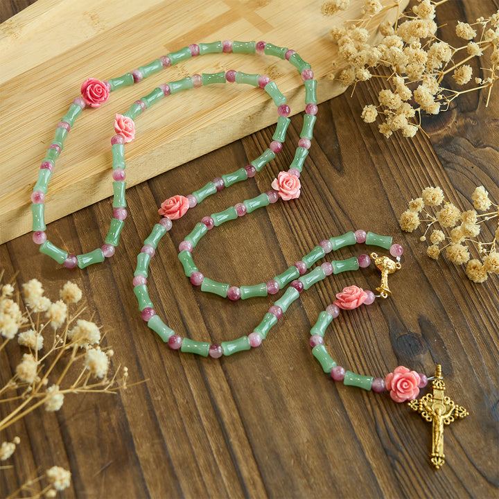 Christianartworkshop Rosario in bambù pacifico e fiori rosa con crocifisso e calice sacro - Santo Calice e Crocifisso - image 0