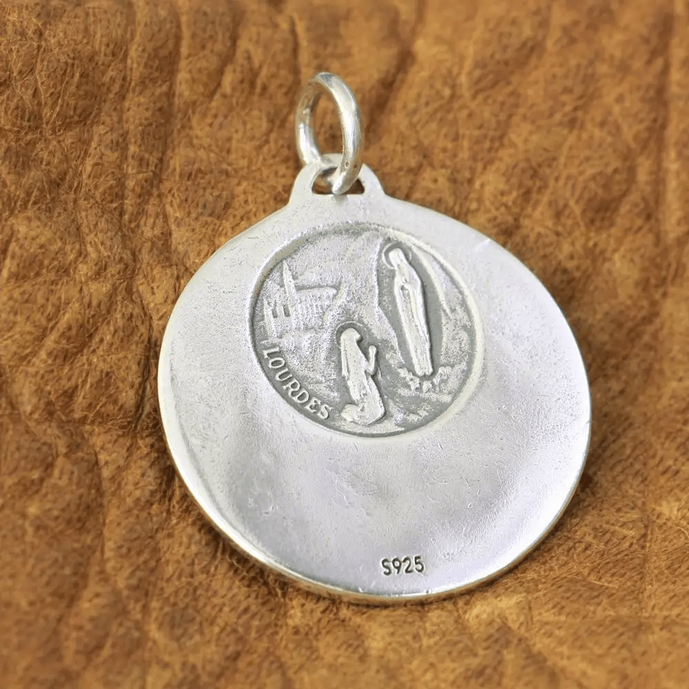 Collana con pendente della graziosa Vergine Maria Christianartworkshop in argento sterling 925 per la devozione quotidiana - image 5