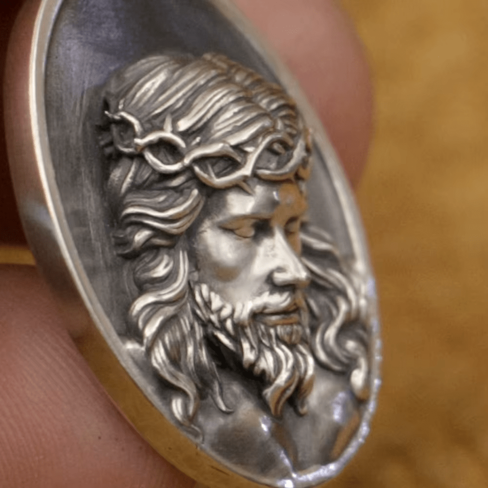 Collana con medaglia di Gesù con corona di spine in argento 925 Christianartworkshop : un ricordo del suo sacrificio - image 6