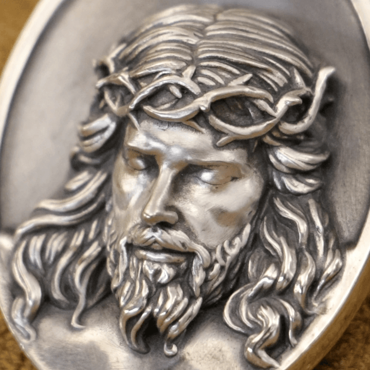 Collana con medaglia di Gesù con corona di spine in argento 925 Christianartworkshop : un ricordo del suo sacrificio - image 2