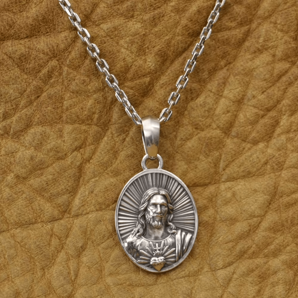 Collana del Sacro Cuore di Gesù con Radianza Divina Christianartworkshop realizzata in argento sterling - image 1