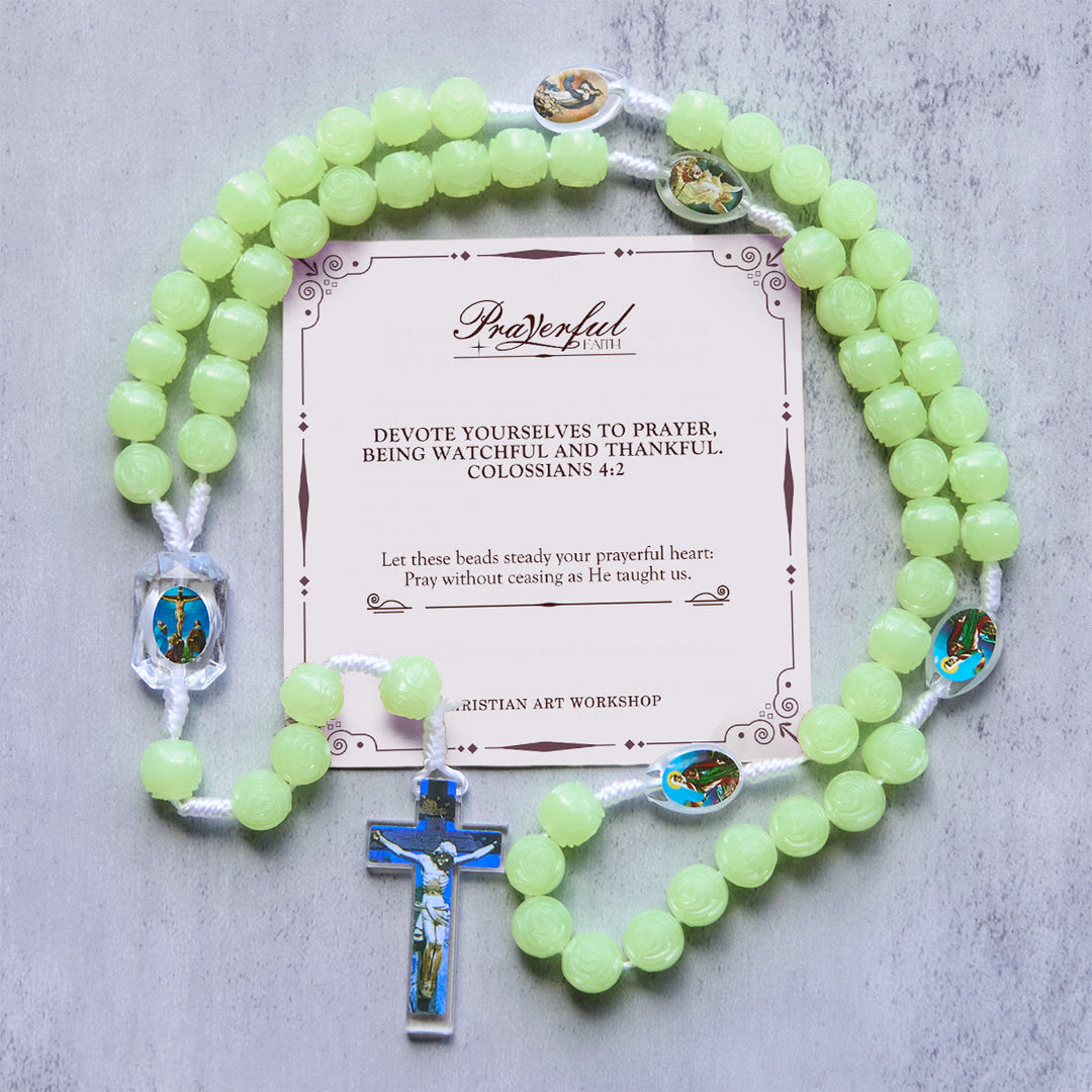 Christianartworkshop FEDE IN PREGHIERA: Rosario con grani verdi fosforescenti con carta regalo - La Madonna e il Crocifisso - image 0