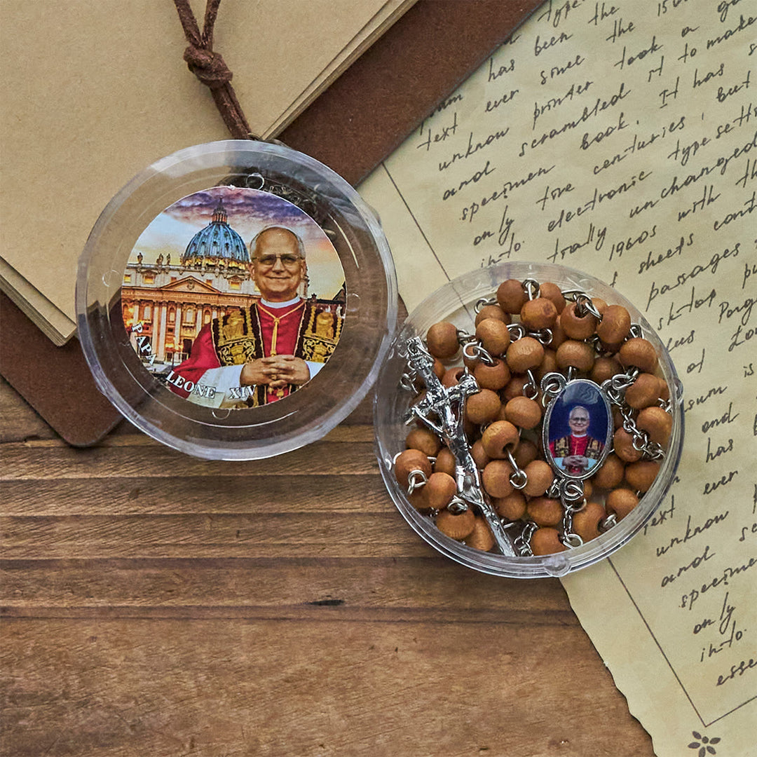 Christianartworkshop Rosario in grani di legno rosso di Papa Leone XIV in commemorazione di un tesoro spirituale - image 9