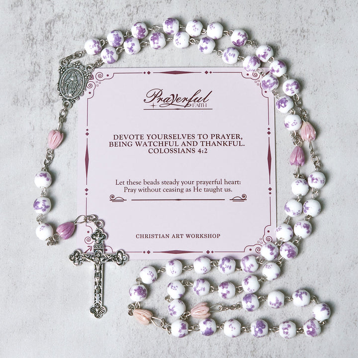 Christianartworkshop FEDE IN PREGHIERA: Rosario fatto a mano con perline di fiori viola e carta regalo - FEDE IN PREGHIERA - image 0