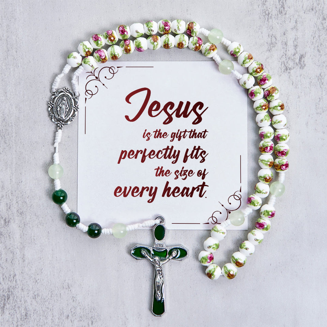 Christianartworkshop Gesù è il dono: rosario fatto a mano con perline floreali e rosa con carta regalo - Gesù è il Dono - image 0