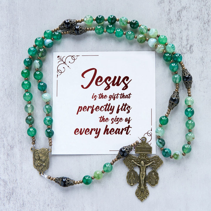 Christianartworkshop FEDE IN PREGHIERA: Rosario fatto a mano in squisita agata verde con carta regalo - Gesù è il Dono - image 0