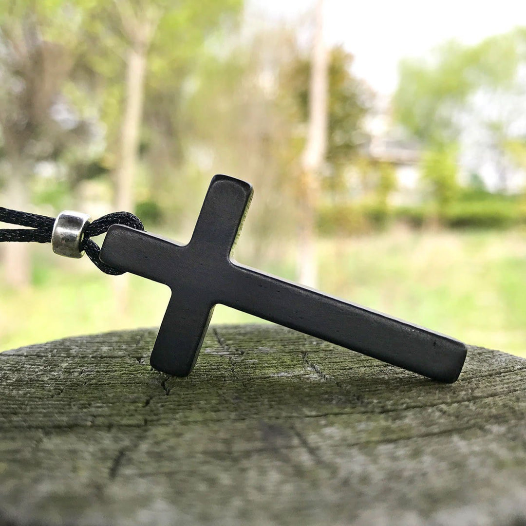 Collana classica con croce in ebano naturale Christianartworkshop : simbolo di fede puro e duraturo - image 2