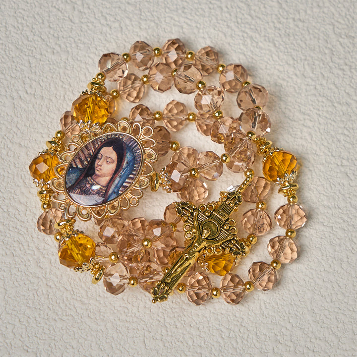 Rosario con perle di ambra scintillanti Christianartworkshop con graziosa medaglia della Madonna di Guadalupe - Nostra Signora - image 0
