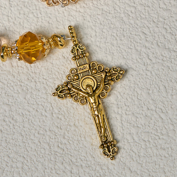 Rosario con perle di ambra scintillanti Christianartworkshop con graziosa medaglia della Madonna di Guadalupe - image 8
