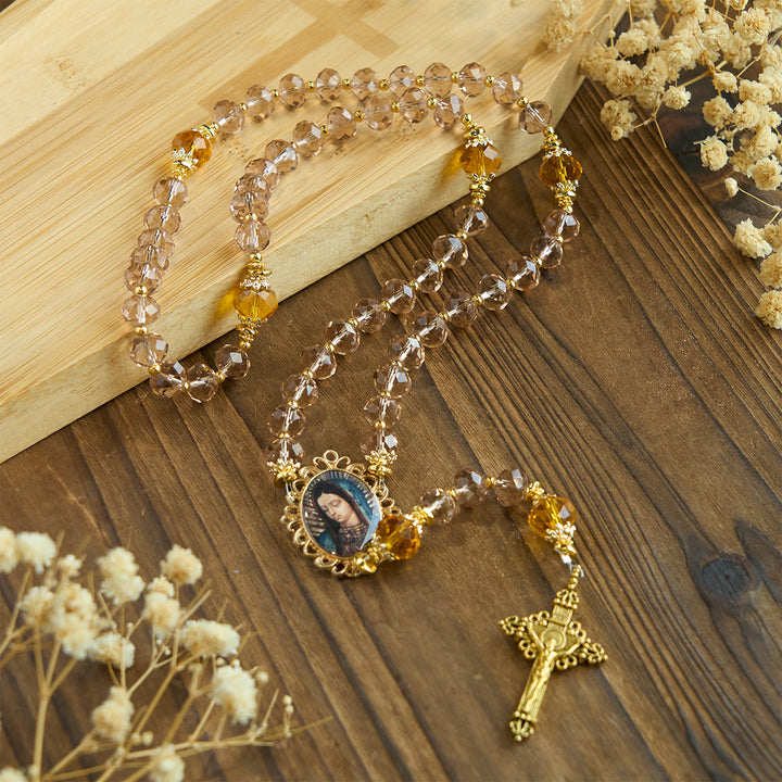 Rosario con perle di ambra scintillanti Christianartworkshop con graziosa medaglia della Madonna di Guadalupe - image 5