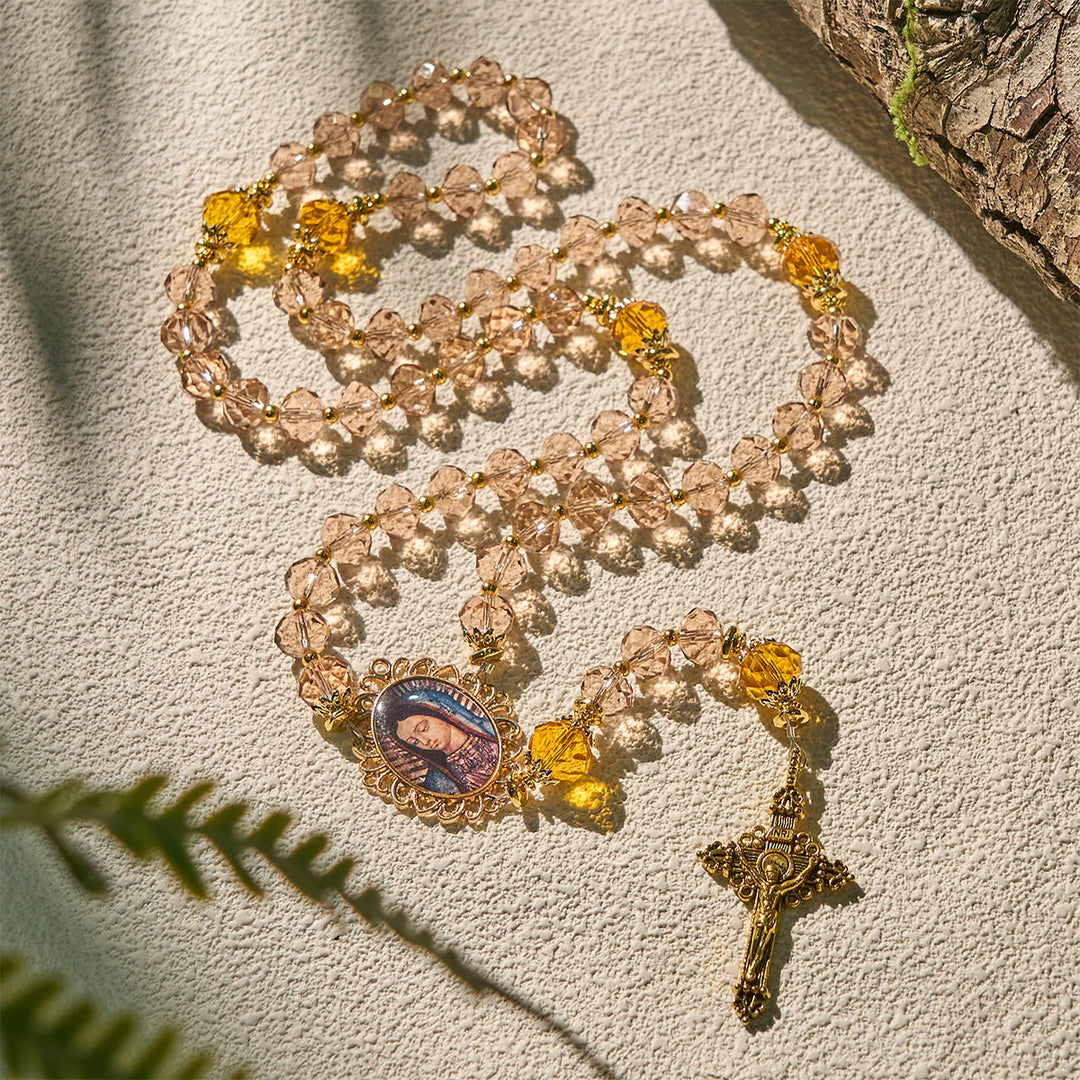 Rosario con perle di ambra scintillanti Christianartworkshop con graziosa medaglia della Madonna di Guadalupe - image 3