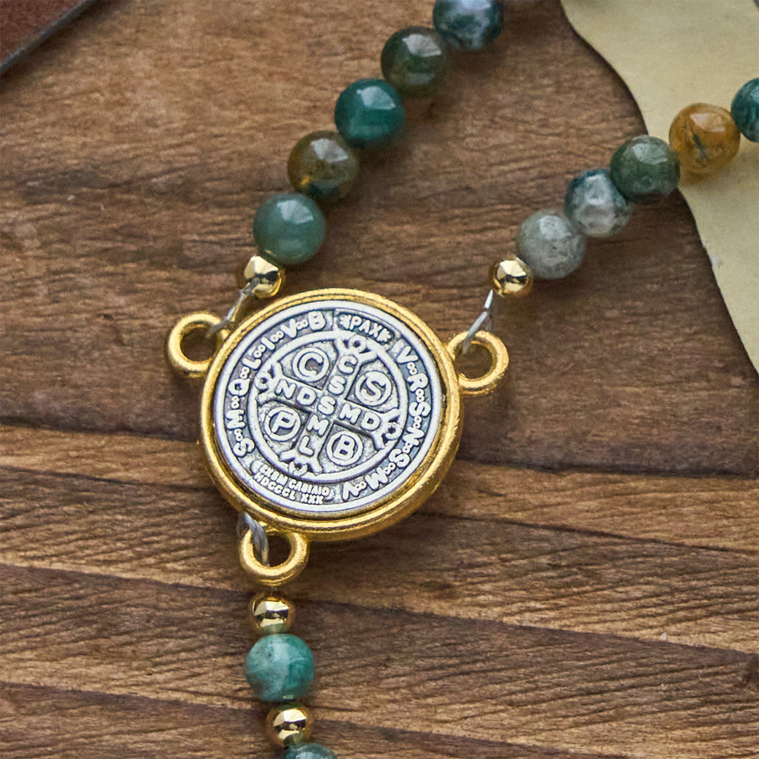 Braccialetti rosario fatti a mano nei toni della terra con croce e ciondolo di San Benedetto Christianartworkshop - image 6