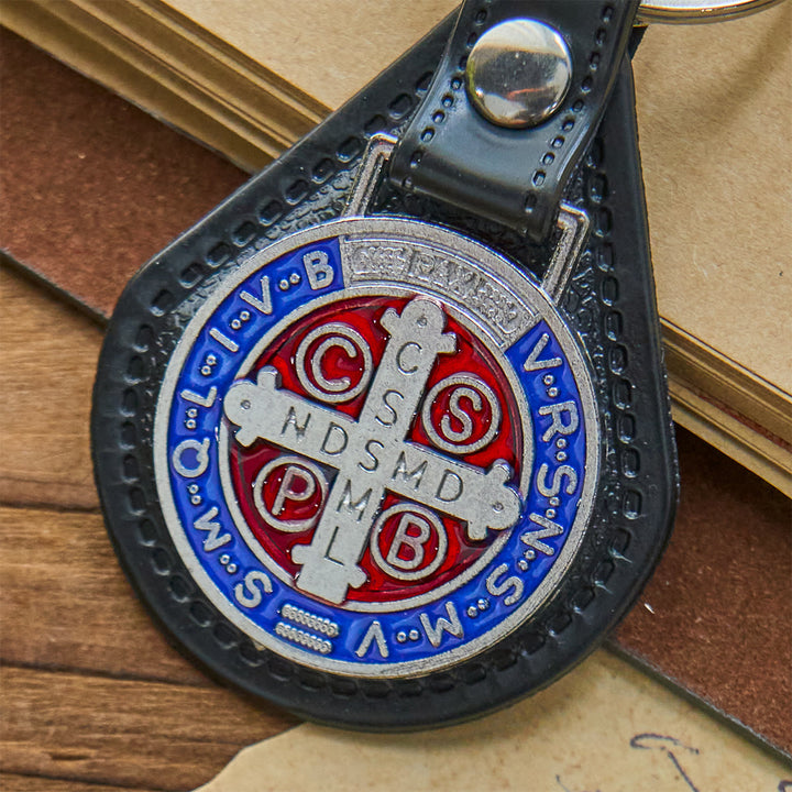 Christianartworkshop Portachiavi in ​​pelle con croce di San Benedetto per la protezione spirituale quotidiana - image 3