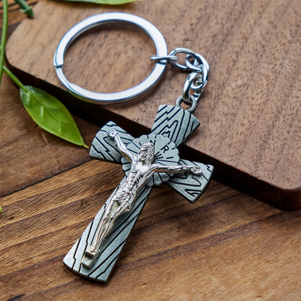 Christianartworkshop Portachiavi con crocifisso in legno tricolore in stile antico: fede radiosa in ogni occasione - Peltro antico - image 1