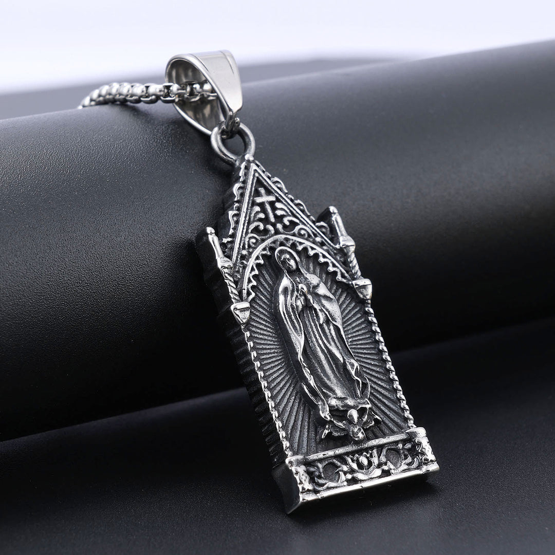 Christianartworkshop Collana antica in argento raffigurante la Vergine Maria con cornice gotica a cattedrale - image 3