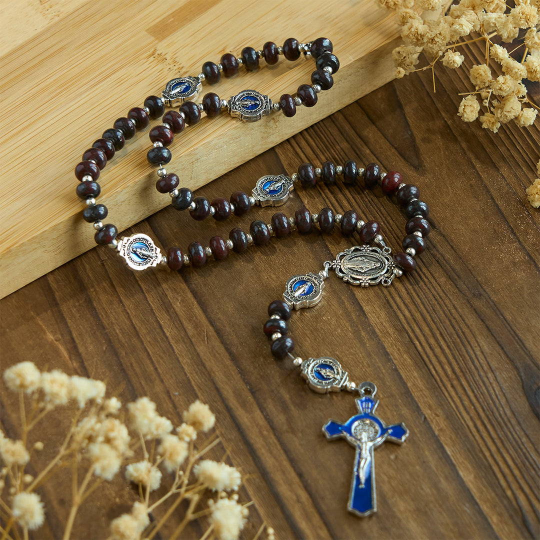 Rosario marrone scuro fatto a mano Christianartworkshop con medaglie in smalto blu della Madonna e crocifisso - Vergine Maria e Crocifisso - image 0