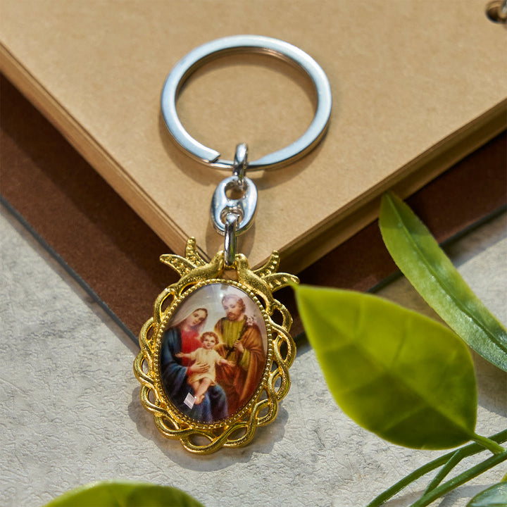 Christianartworkshop Portachiavi della Sacra Famiglia, patrimonio religioso: fusione di arte e devozione - image 2