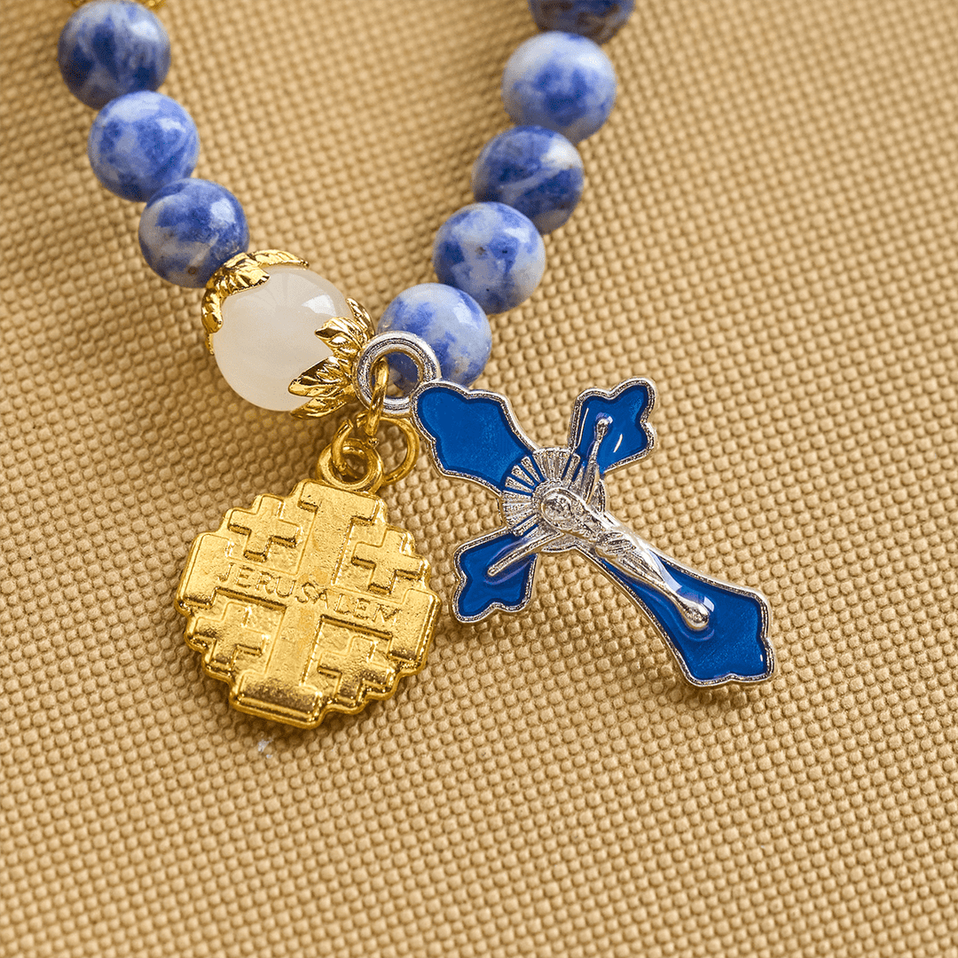 Bracciale rosario artigianale elastico in pietra blu da 4 mm con crocifisso e croce di Gerusalemme Christianartworkshop - image 6