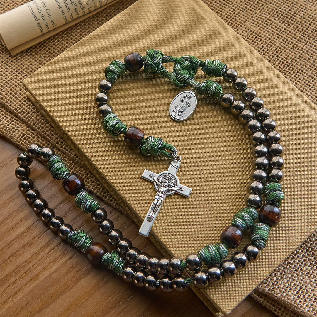 Rosario di benedizione in robusto paracord Christianartworkshop : Protetti dallo Spirito Santo e dalla Divina Misericordia - image 1