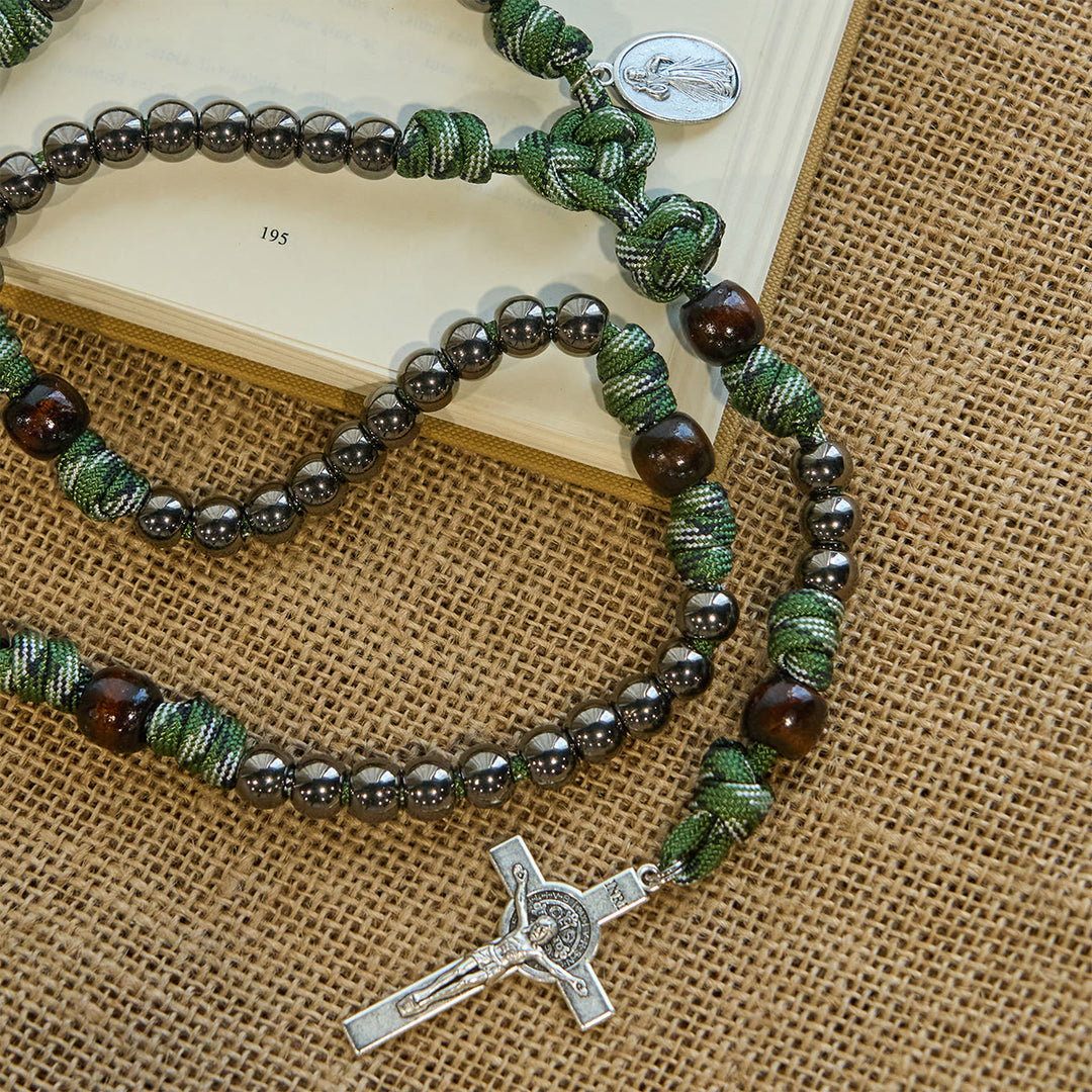 Rosario di benedizione in robusto paracord Christianartworkshop : Protetti dallo Spirito Santo e dalla Divina Misericordia - image 4