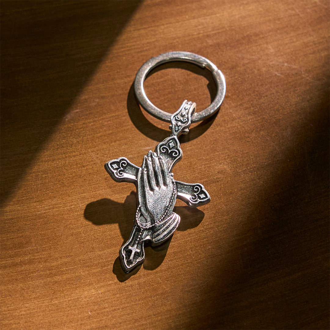 Christianartworkshop Fede in ogni passo Portachiavi con croce e mani in preghiera in tasca - image 1