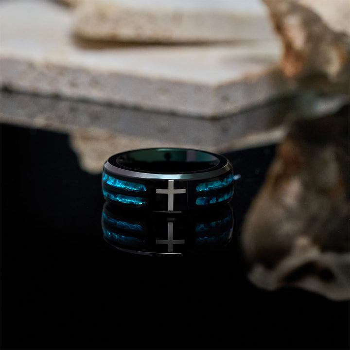 Christianartworkshop Anello moderno in acciaio al titanio con croce e intarsio blu laser: serenità nella luce blu di Cristo - image 3