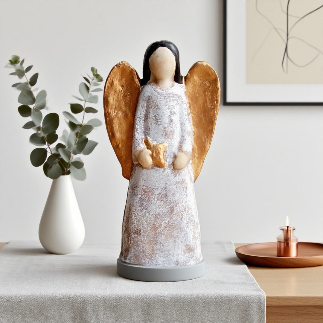 Christianartworkshop - Ornamento da tavolo in resina raffigurante la Natività di un angelo: un raro emblema della devozione natalizia - image 2