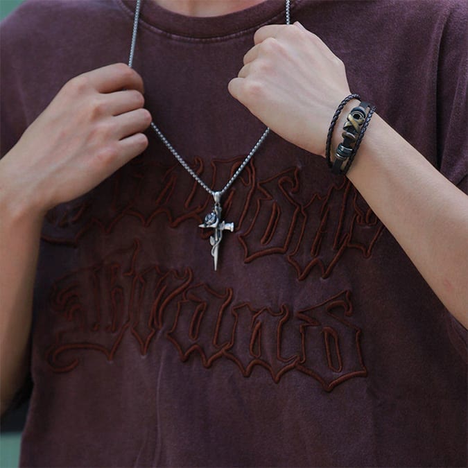 Collana della fede con croce avvolta in rosa Christianartworkshop con motivo floreale gotico - image 3