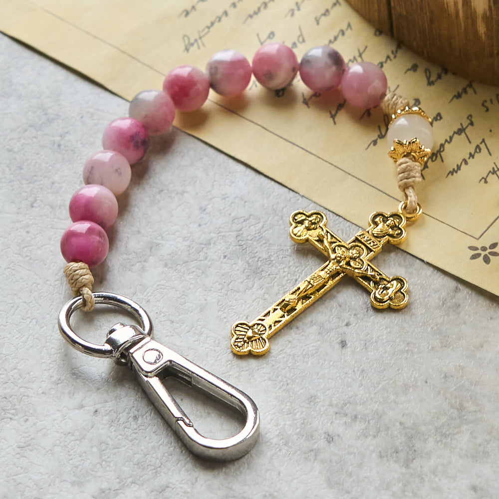Christianartworkshop Portachiavi con rosario portatile in perle di giada rosa persiana e crocifisso in bronzo - image 1