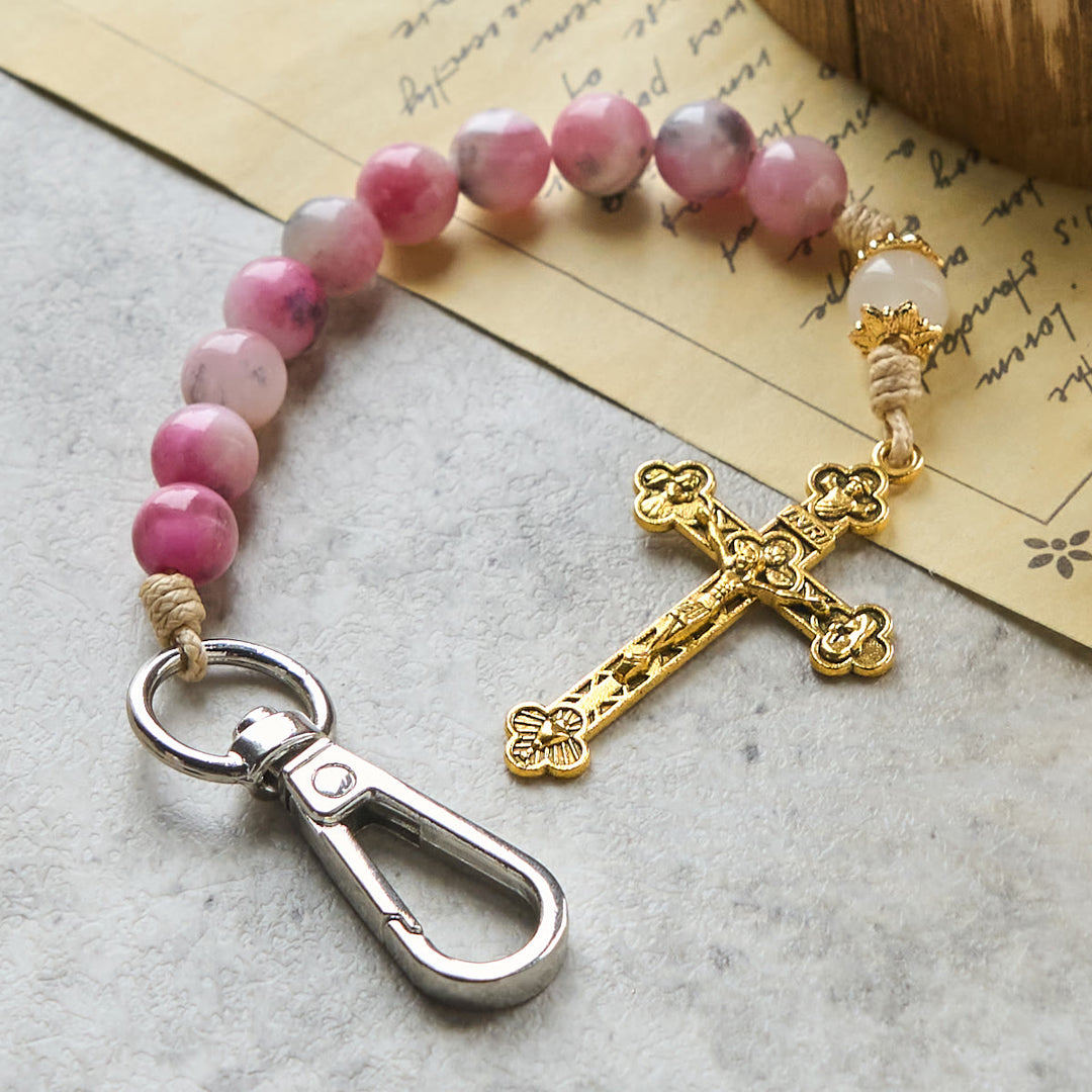 Christianartworkshop Portachiavi con rosario portatile in perle di giada rosa persiana e crocifisso in bronzo - image 1