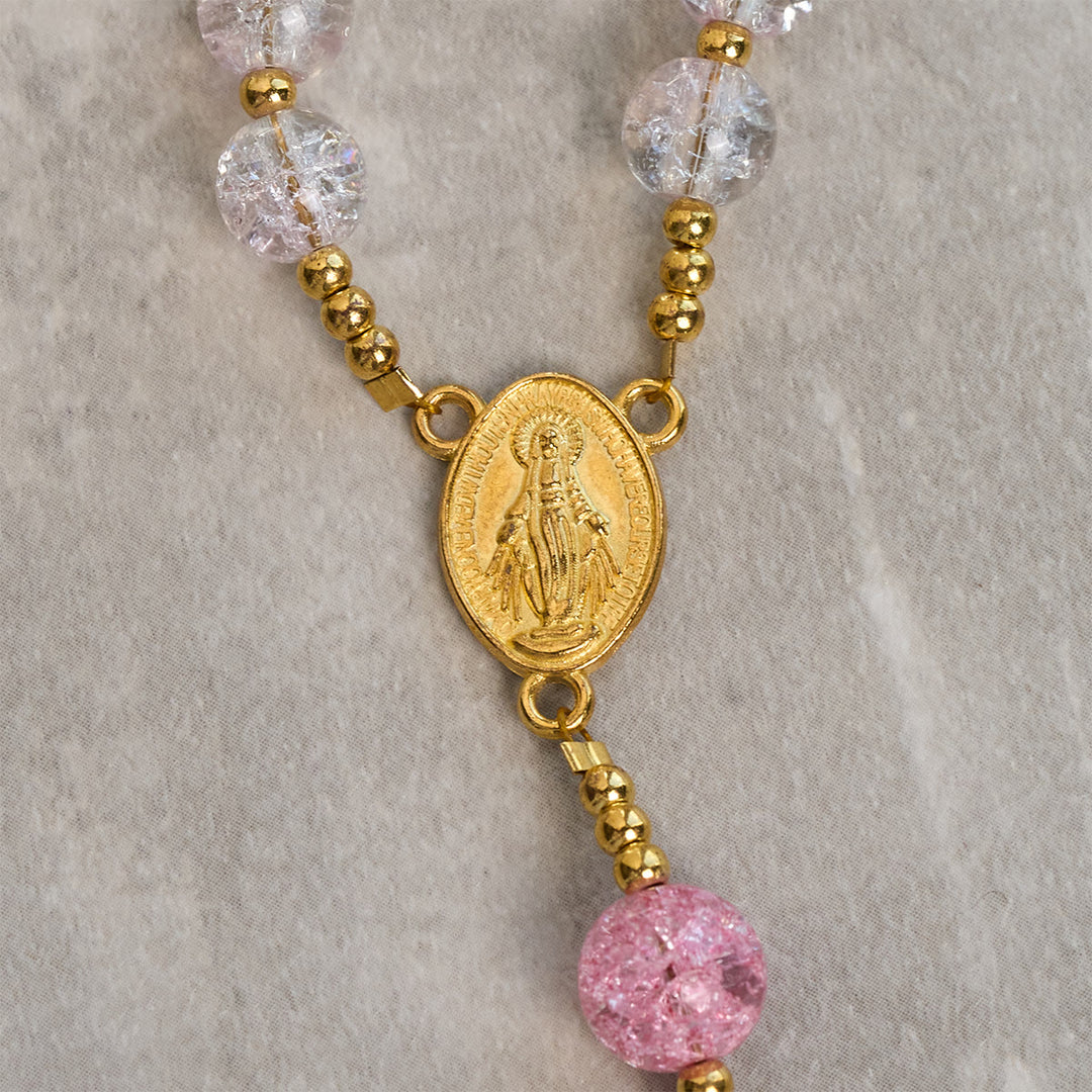 Rosario con perline di vetro craquelé da 8 mm, luce arcobaleno Christianartworkshop , con Madonna e croce - image 6