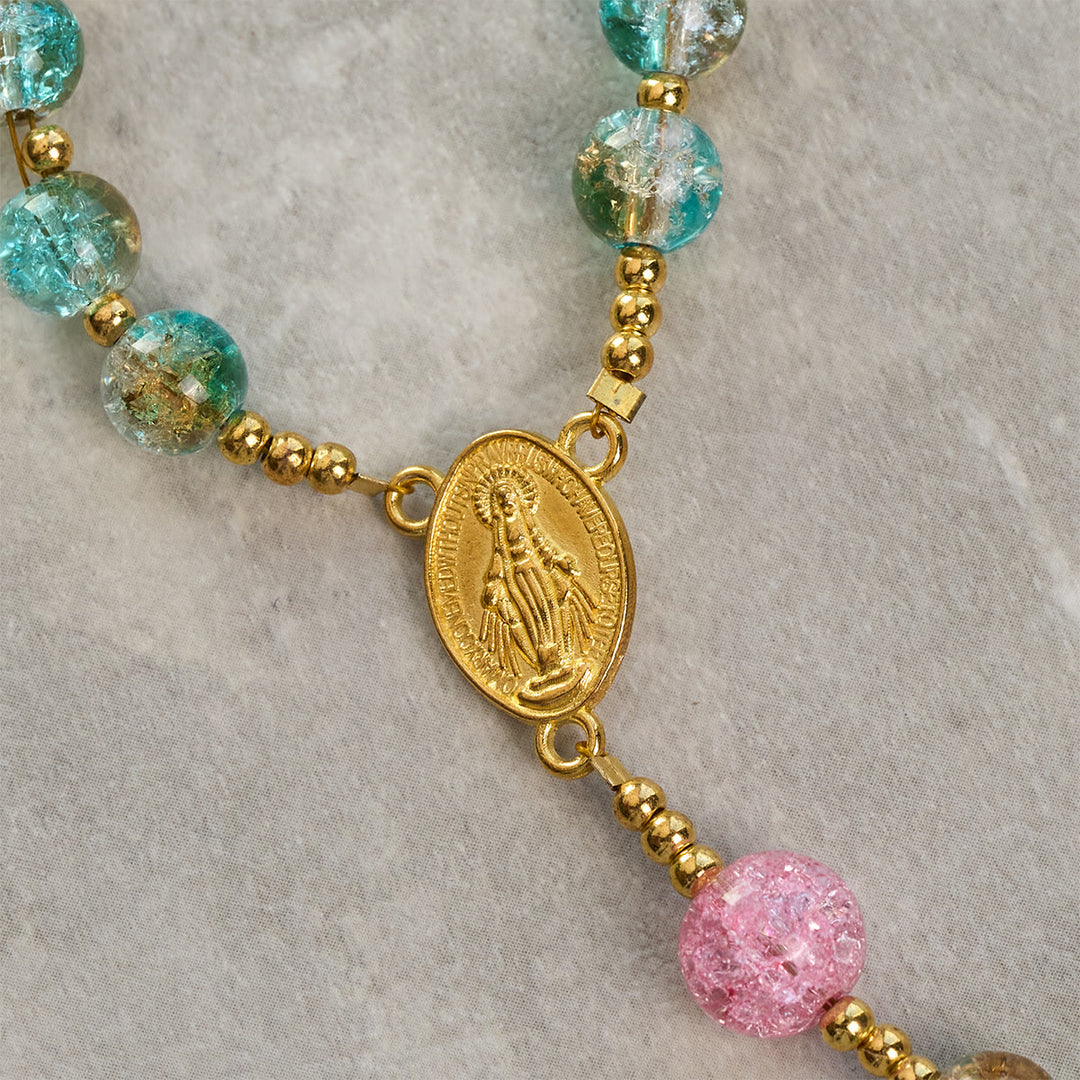 Rosario in vetro craquelé scintillante da 8 mm ispirato all'oceano con medaglia della Madonna Christianartworkshop - image 7