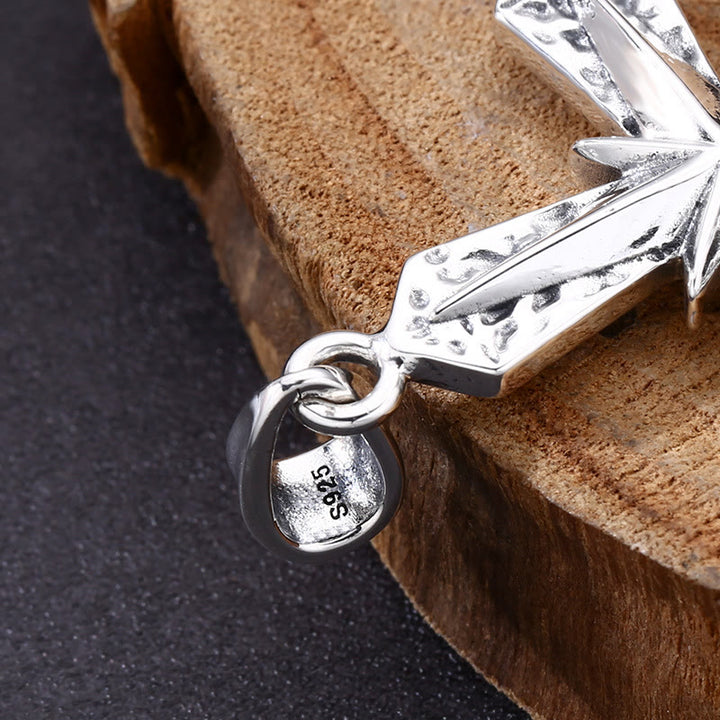 Collana classica con croce in argento sterling lucido Christianartworkshop : un emblema di devozione sottile ma sacro - image 3