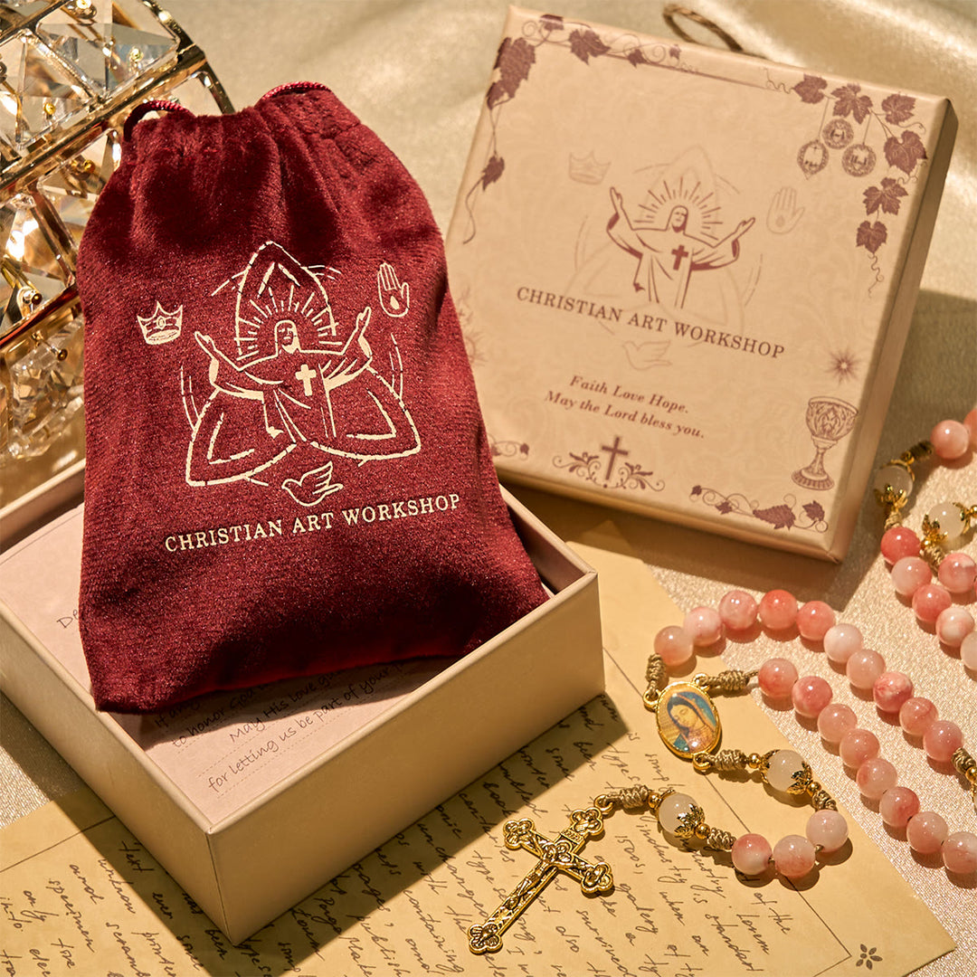 Christianartworkshop Giorno del Ringraziamento: Rosario fatto a mano con perline lucide rosa, crocifisso in ottone e ciondolo della Madonna - image 2