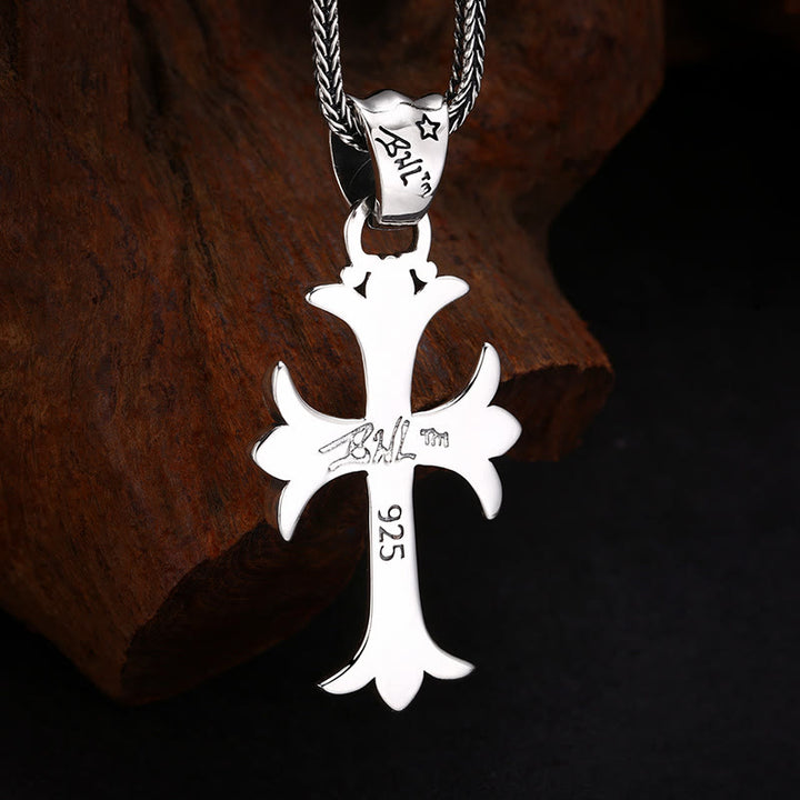 Ciondolo a forma di croce in argento sterling classico Christianartworkshop : un accessorio senza tempo per un ornamento fedele - image 2