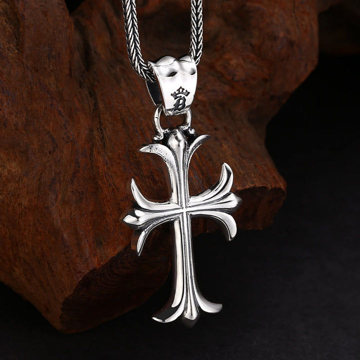 Ciondolo a forma di croce in argento sterling classico Christianartworkshop : un accessorio senza tempo per un ornamento fedele - image 1