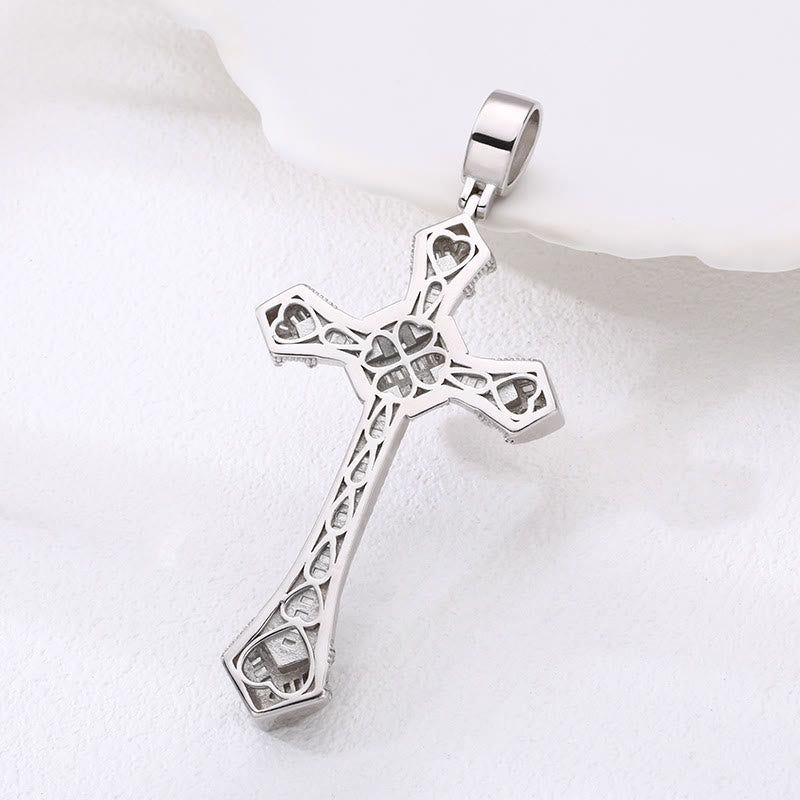 Christianartworkshop Ciondolo a croce in argento tempestato di diamanti artistici: una fusione unica di eleganza e fede - image 3