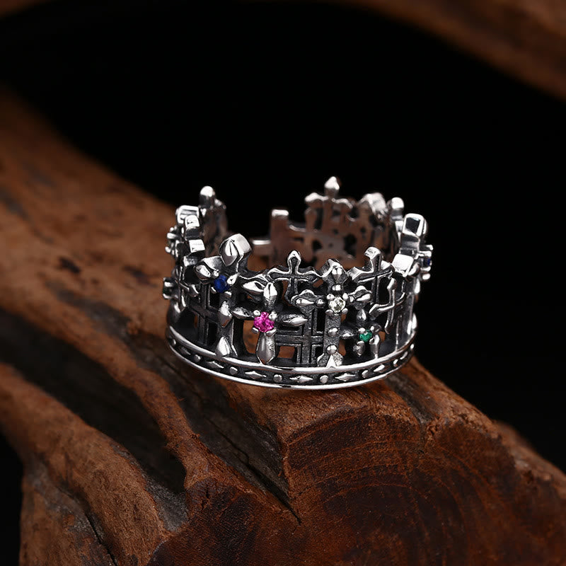 Christianartworkshop Anello con croce in argento con corona e zircone ispirato al gotico: un'audace espressione di riverenza spirituale - image 1