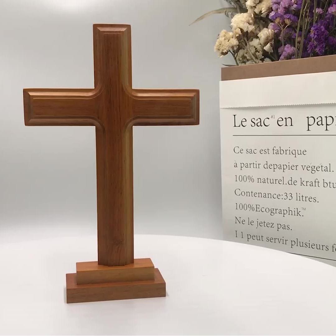 Christianartworkshop Croce in legno da tavolo con base: un segno sottile di serenità spirituale - image 2